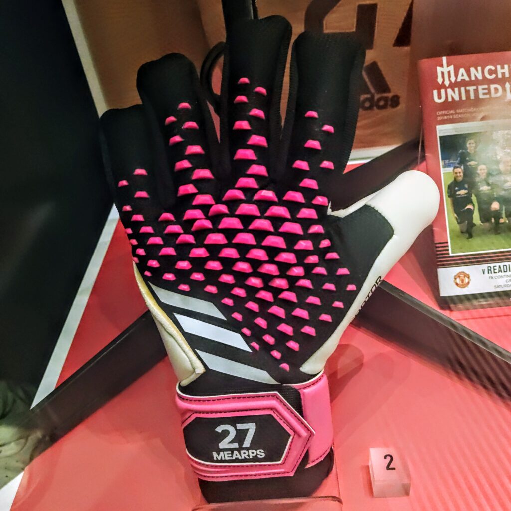 Mary Earps goalkeeper gloves