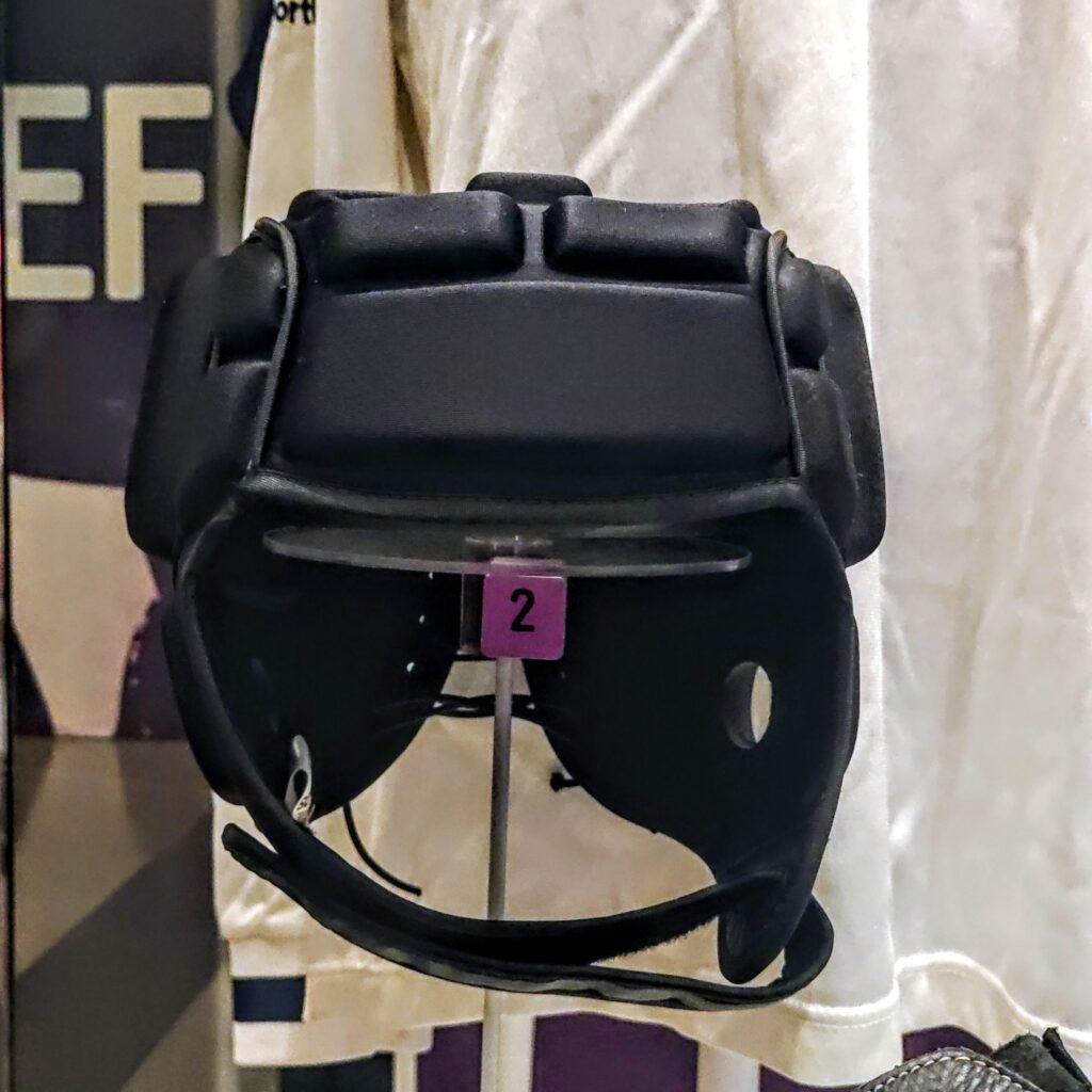 petr cech headguard